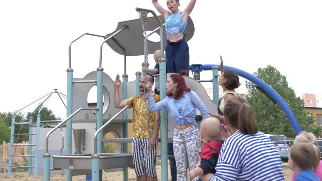 T Nzerische Performance Auf Dem Spielplatz Am Many Jost Weg Tvm