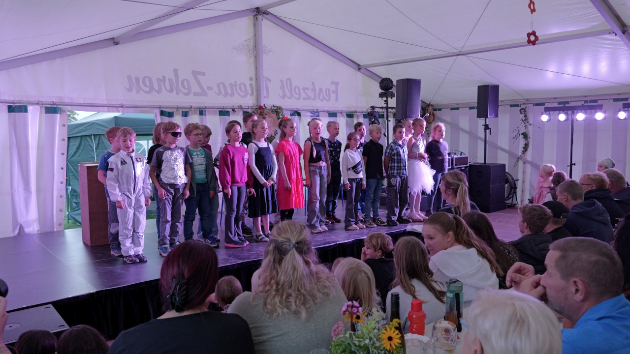 150 Jahre Schule Zadel - Dorf- und Schulfest erinnert an lange Geschichte