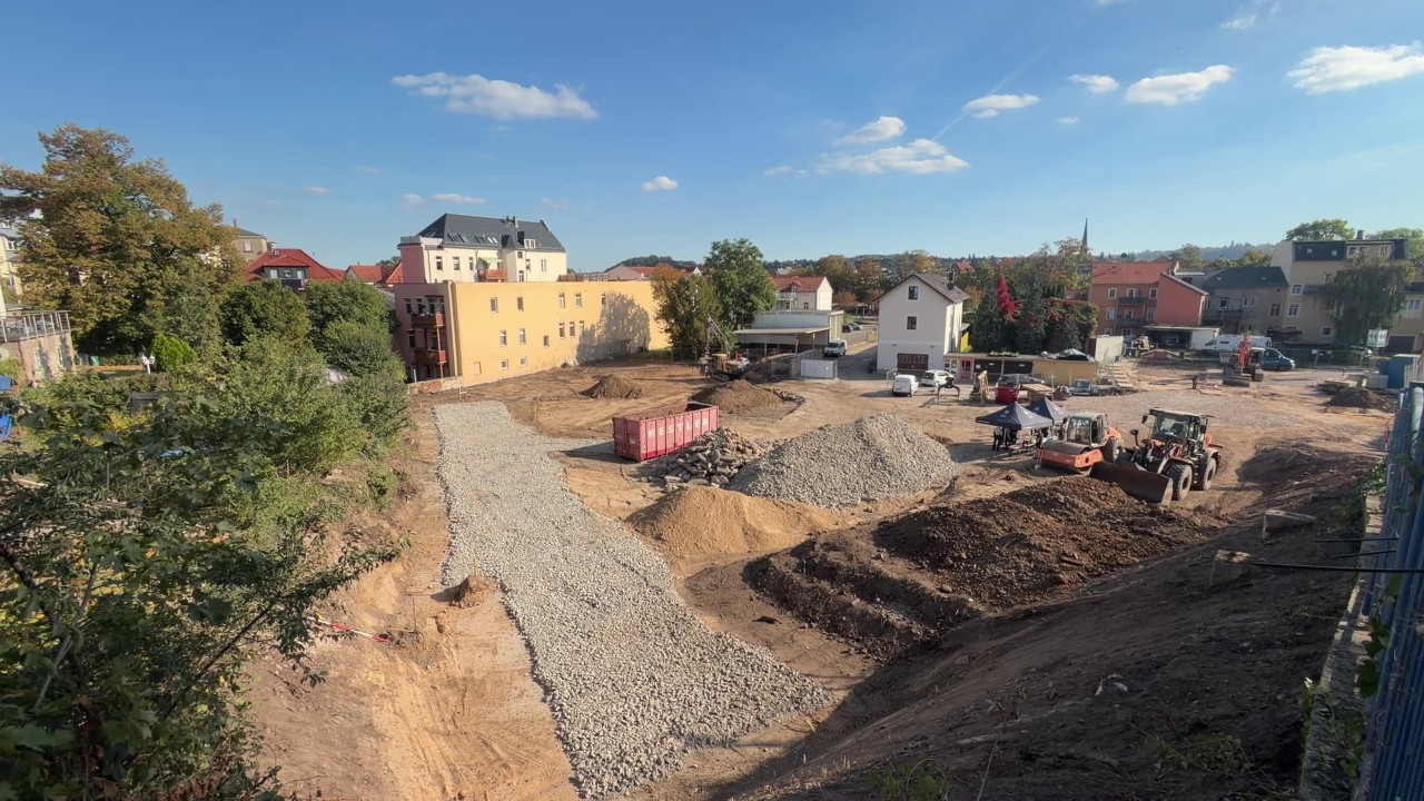 Erster Spatenstich für neue Dreifeldhalle