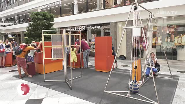 Ausstellung: In der Goethe Galerie erklärt der ForscheFuchs kleinen und großen Entdeckern spannende Experimente