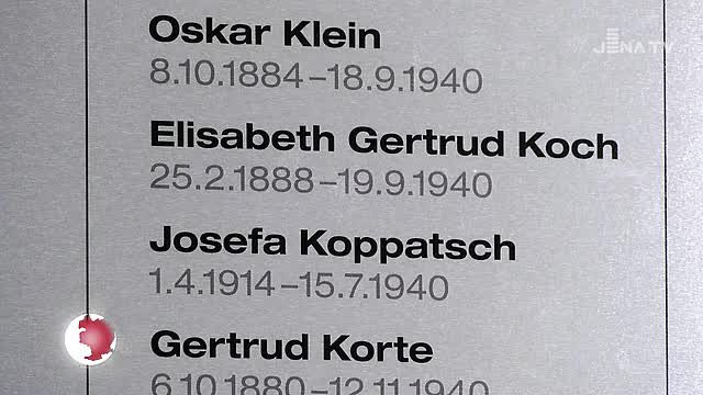 Im Gedenken: Am Rathaus erinnert eine Tafel an die Jenaer Opfer der NS-Rassenideologie 