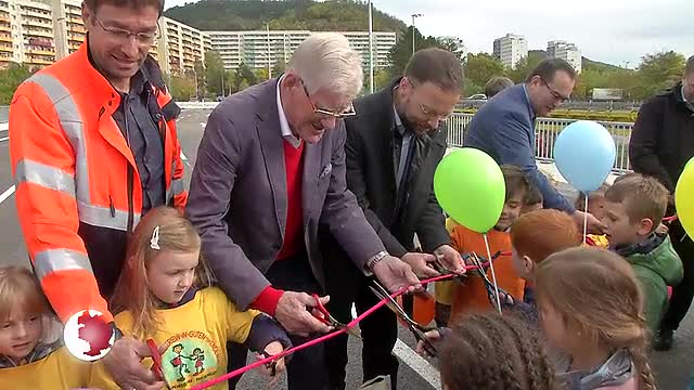 Brücke freigegeben: In der Erlanger Allee rollt der Verkehr seit heute über das neue Bauwerk 