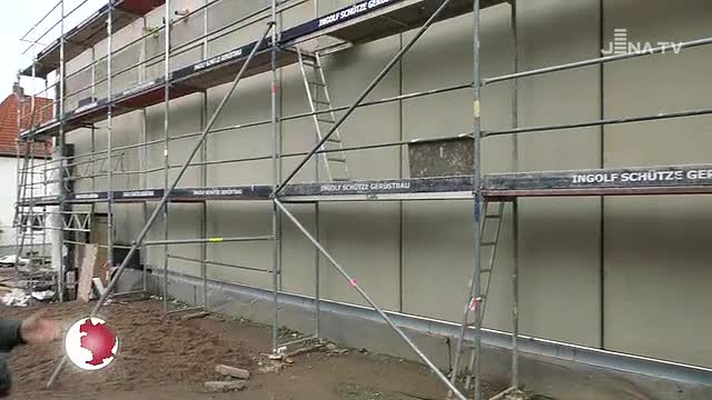 Neue Turnhalle: Nach der Anlieferung großer Bauteile nimmt der Neubau immer mehr Gestalt an