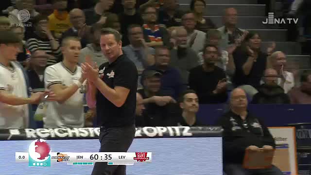 Heimsieg gefeiert: Die Basketballer von Science City bezwangen die Bayer Giants aus Leverkusen