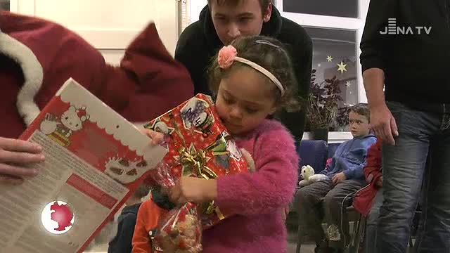 Tafelhaus-Weihnachtsfeier: 100 Kinder freuten sich über jede Menge Geschenke  