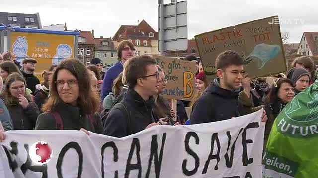 Demonstration: Die Fridays For Future-Ortsgruppe Jena machte heute vor der Stadtverwaltung mobil