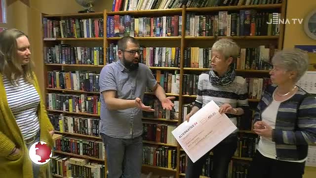 Übergeben: Der Verein „Alternative 54“ unterstützt mit Spendenschecks soziale und kulturelle Projekte