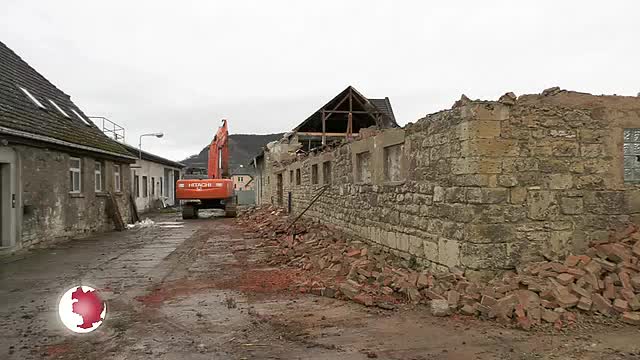 Im Vergehen: Am Alten Gut Burgau hat der Abriss der Gebäude begonnen