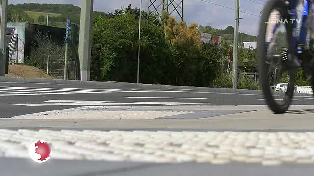Straßenverkehr: In der sanierten Naumburger Straße entsteht ein kombinierter Rad-Gehweg