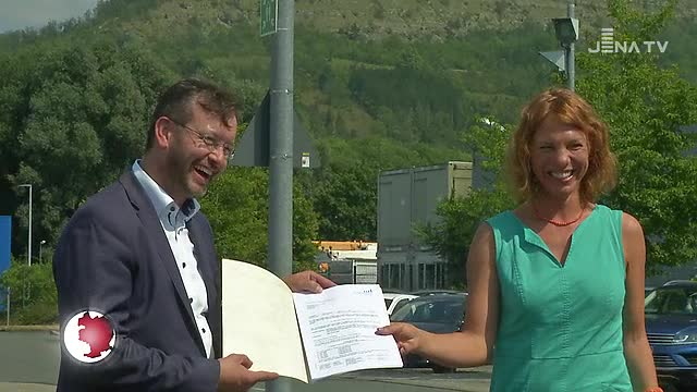 Scheckübergabe zur Förderung des Jenaer Nahverkehrs