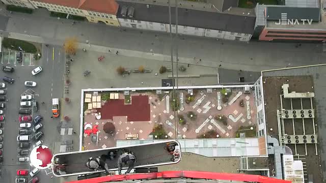 Auf dem Turm: Die Intershop-Leuchtbuchstaben werden nach und nach abmontiert