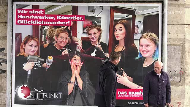 Plakat eingeweiht: Der Friseur Schnittpunkt gewann Preis der Kreishandwerkerschaft