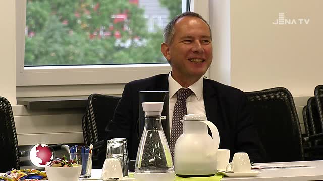 Situation auf dem Arbeitsmarkt: Die Arbeitsagentur informierte sich in einer Jenaer Hightech-Firma 