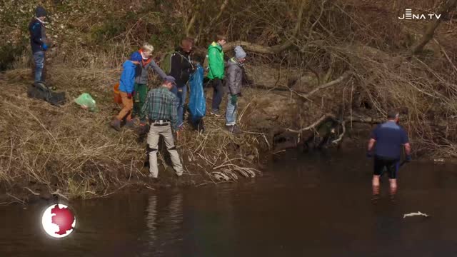 Müllsammler unterwegs: Beim 15. SaalePUTZ beteiligten sich etwa 350 ehrenamtliche Helfer 