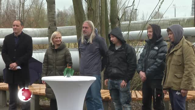 Rastplatz eingeweiht: Am Fernwärme-Projekt „Adern von Jena“ wurde eine besondere Bank errichtet