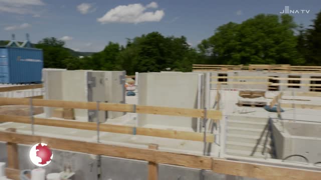 Fertigteile angeliefert: Beim Neubauprojekt „Erlenhöfe“ der WG „Carl Zeiss“ geht es zügig voran