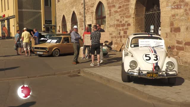 Autofahrer gegen Garagenabriss: Vor der Stadtratssitzung im Rathaus gab es eine Protestaktion