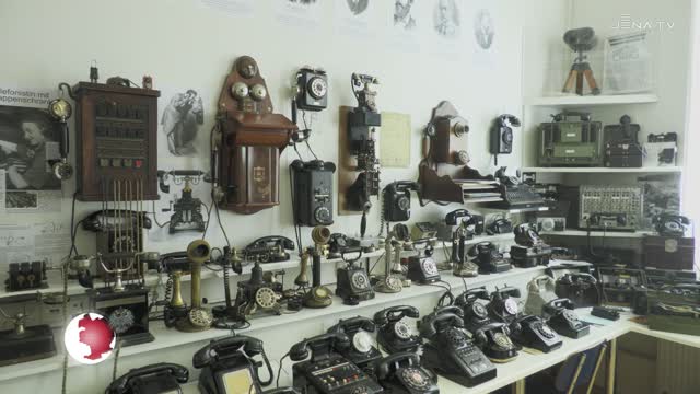 Hallo im Telefon-Museum: In der Löbstedter Straße werden rund 1 000 Apparate eines privaten Sammlers präsentiert