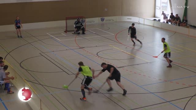 Floorball-Cup: In der USV-Sporthalle traten am Wochenende neun Mannschaften gegeneinander an