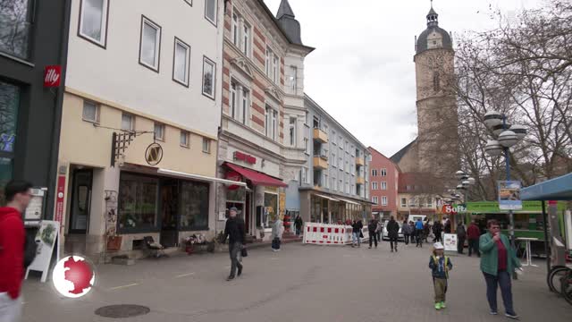 Arbeiten für Baufeldfreimachung: Die Stadtwerke Jena Netze setzen am Eichplatz die Leitungsumverlegung fort