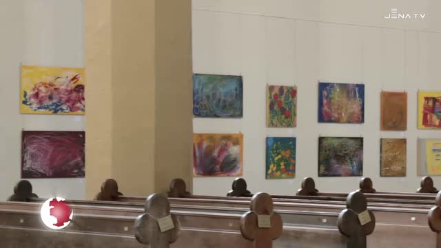 Ausstellung vorbereitet – In der Stadtkirche sind Bilder von Menschen mit Behinderung zu sehen