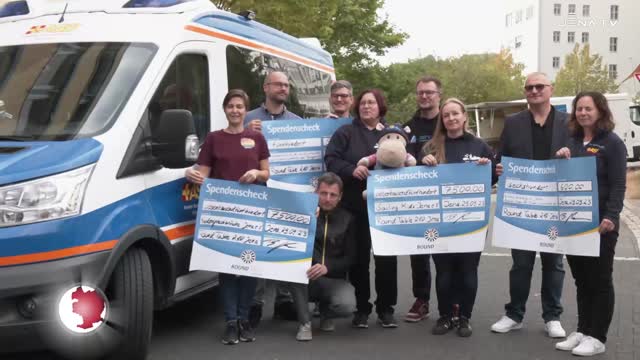 Spendenchecks – 15.000 Euro kamen beim Teamlauf zusammen