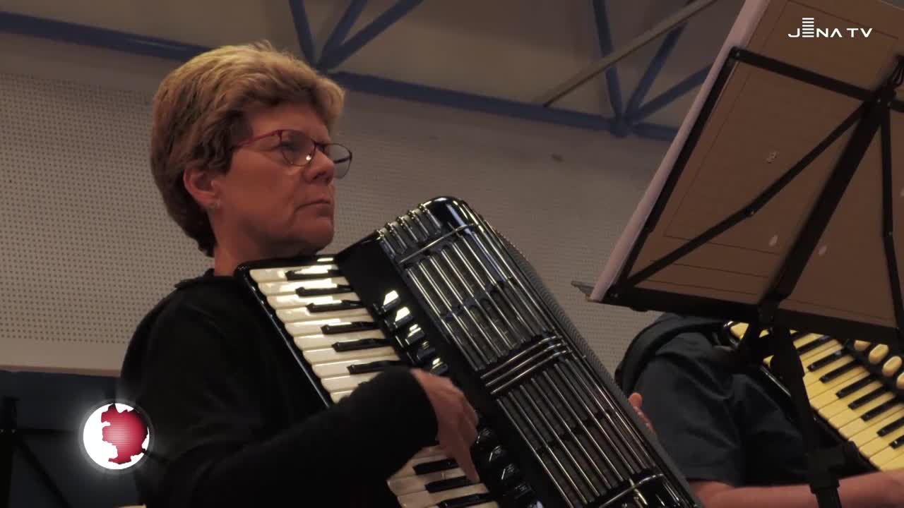 Rhythmisch - Akkordeonorchester feiert 70-jähriges Bestehen mit Pop und Rock