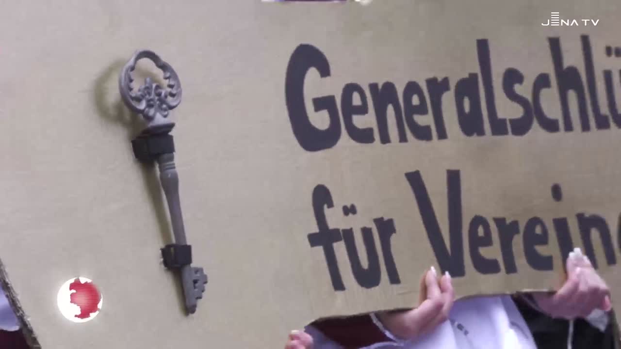 Schlüsselübergabe - Karnevalsvereine begehen fünfte Jahreszeit