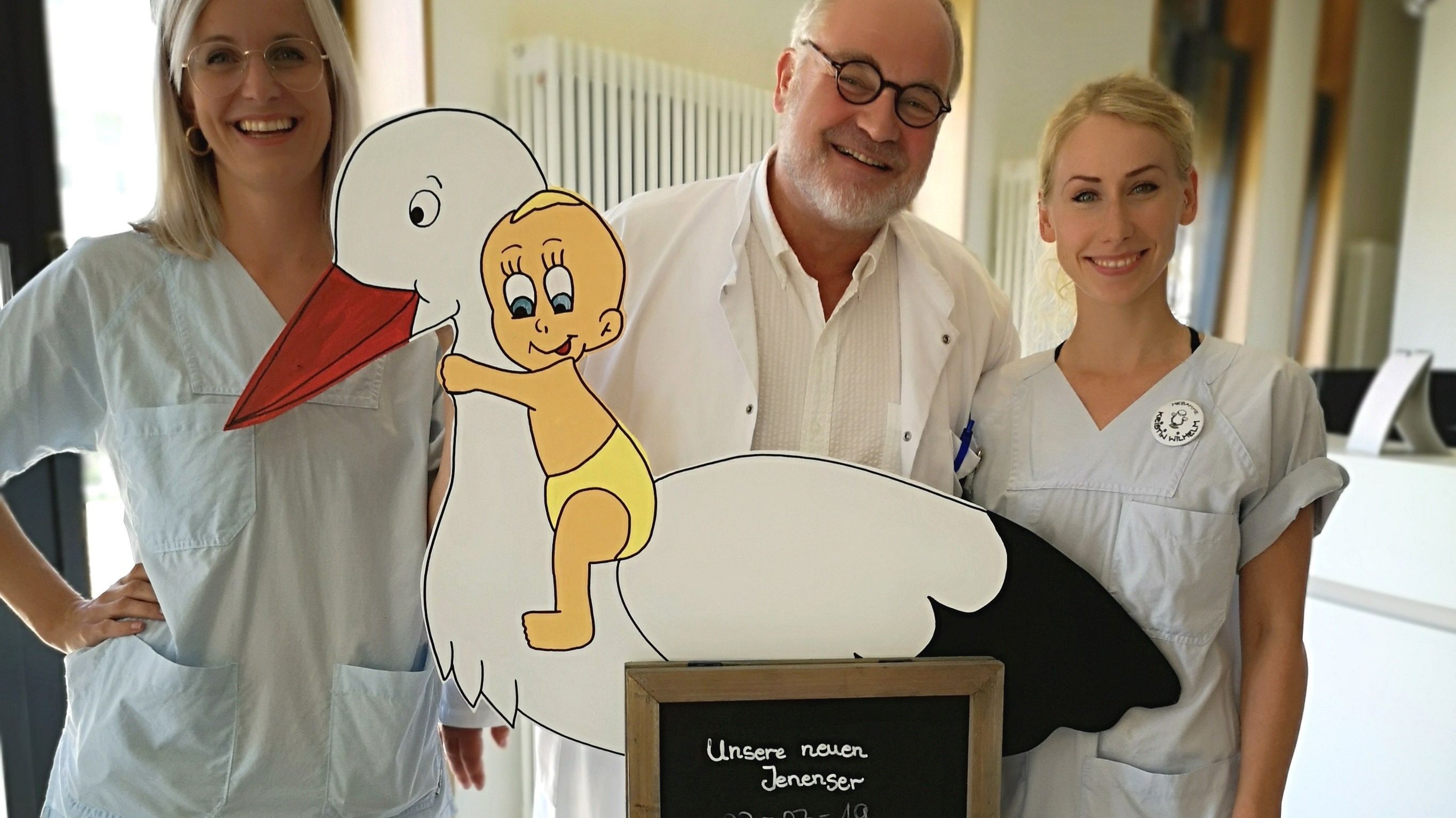 Tafel zeigt tagesaktuell, welche Babys am UKJ geboren wurden