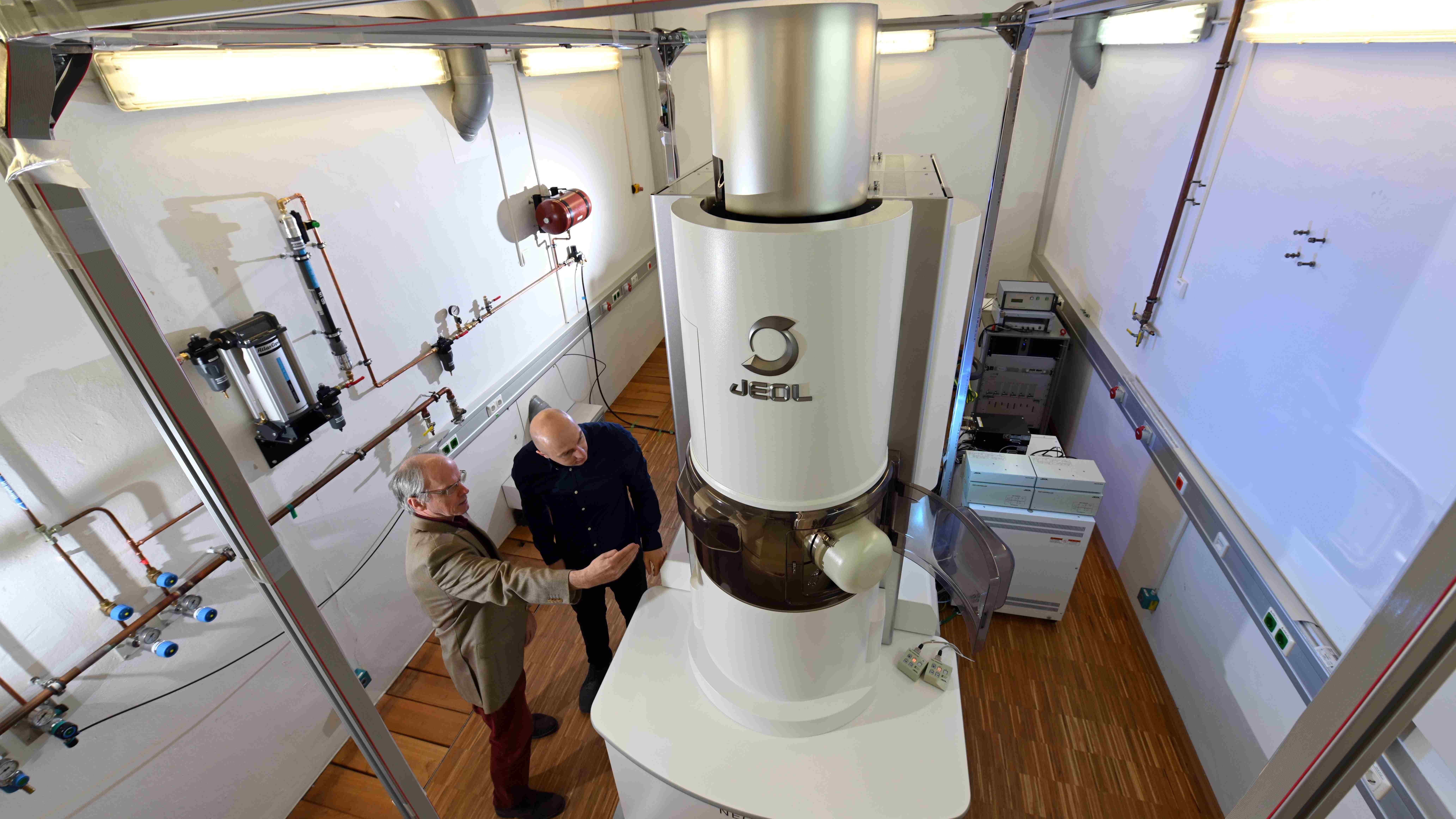 Universität erhält neues Spezial-Mikroskop