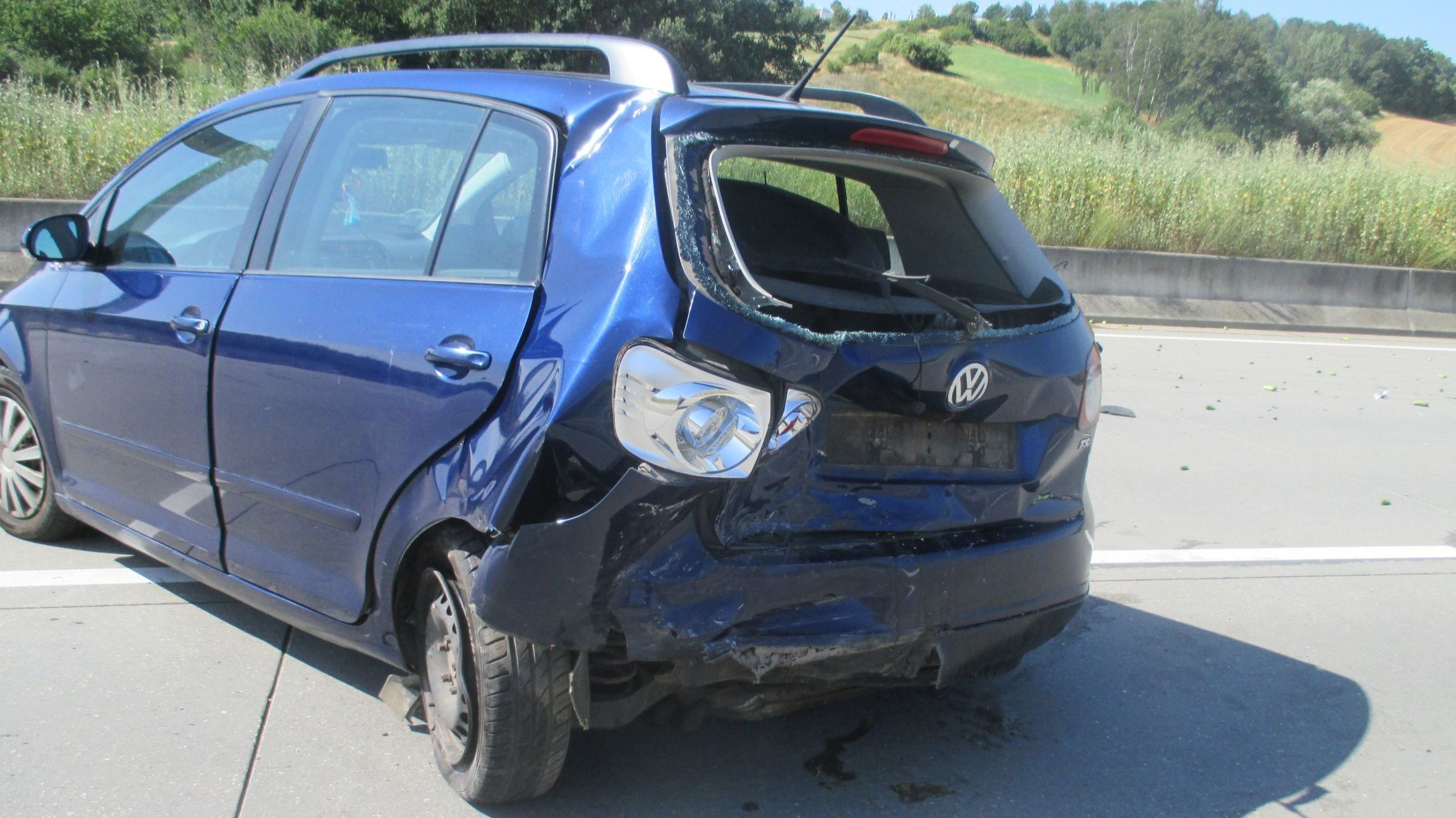 Nach Reifenpanne Unfall mit fünf Verletzten