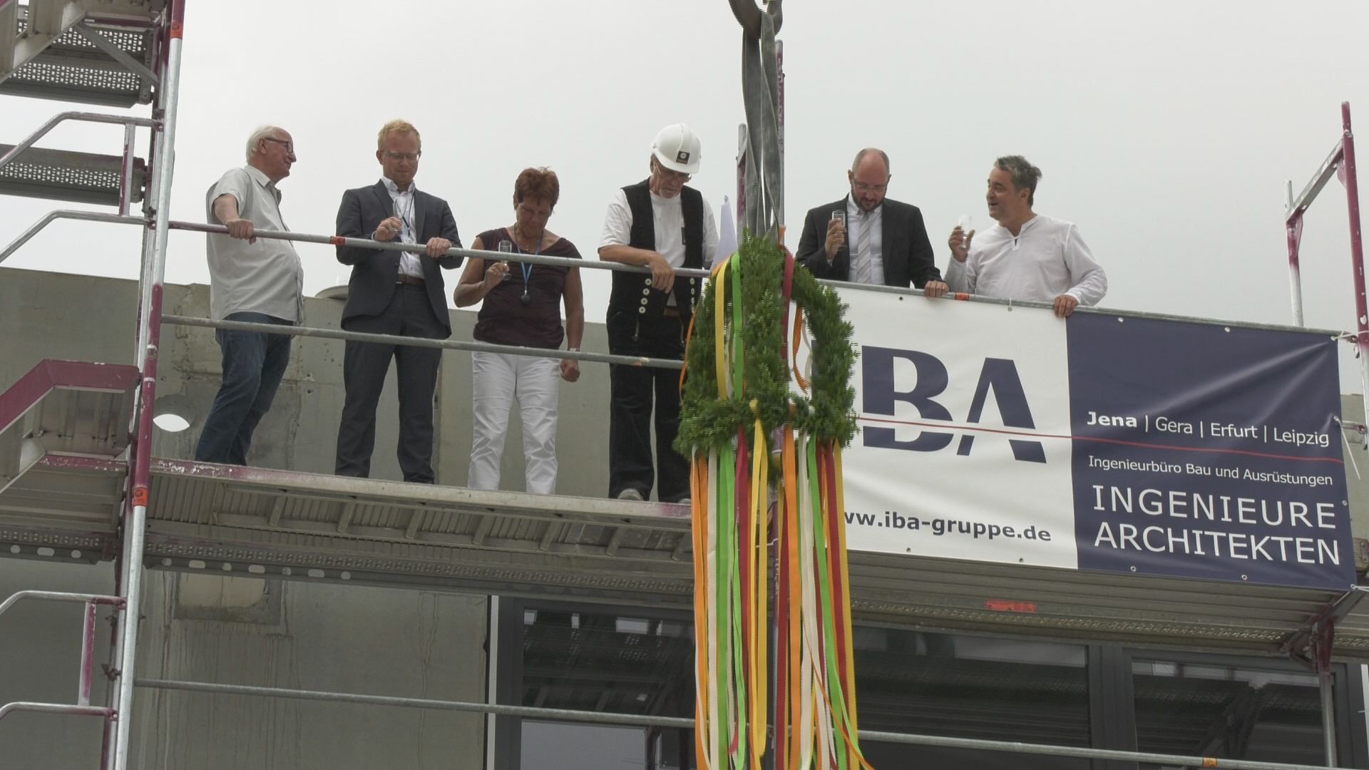 Investition: Das Unternehmen VACOM feierte Richtfest für einen Erweiterungsbau