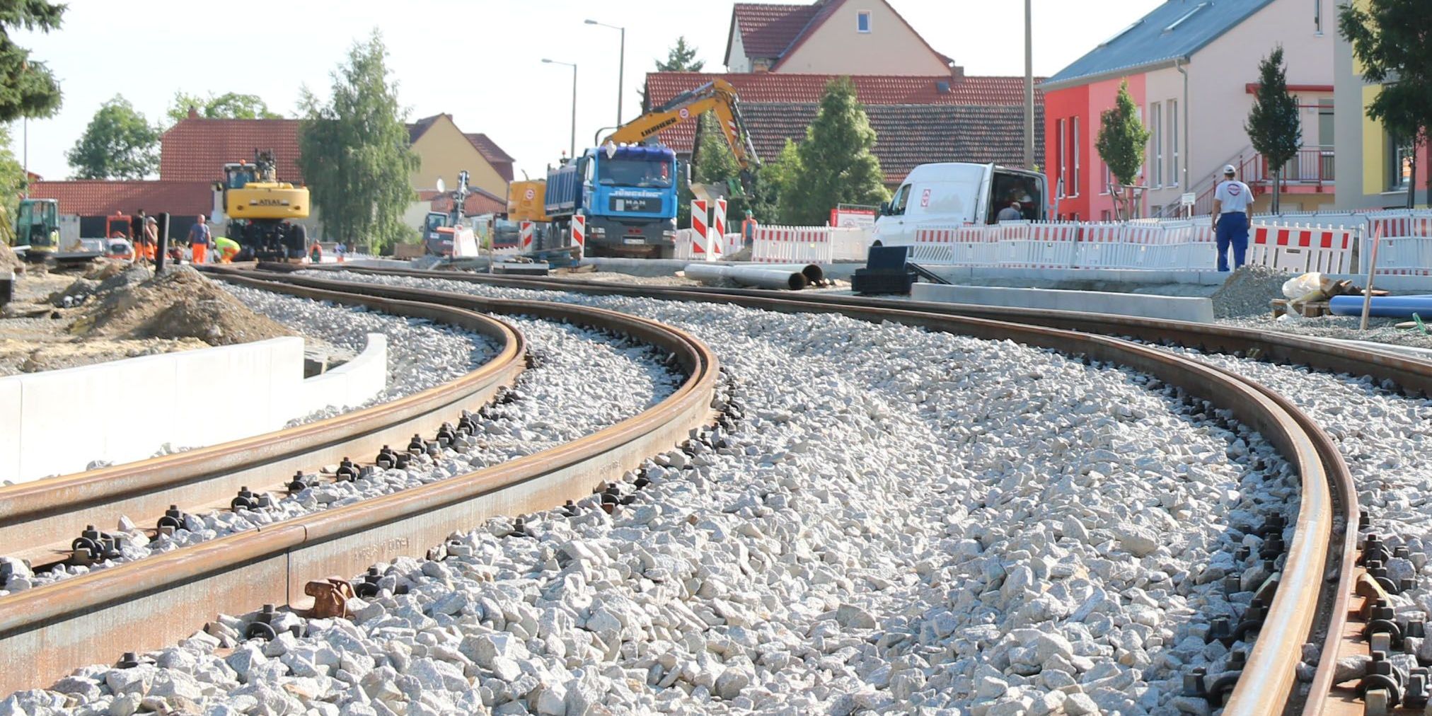Jena-Nord: Neue Gleise auf frischem Schotterbett