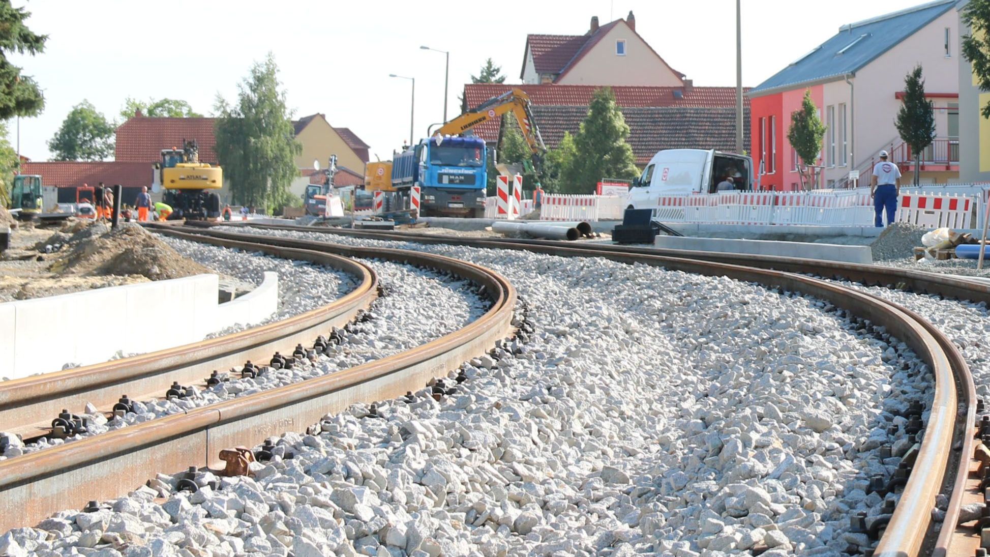 Jena-Nord: Neue Gleise auf frischem Schotterbett