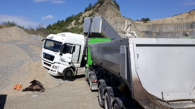 Mit eigenem Lkw anderen Lkw gestoppt