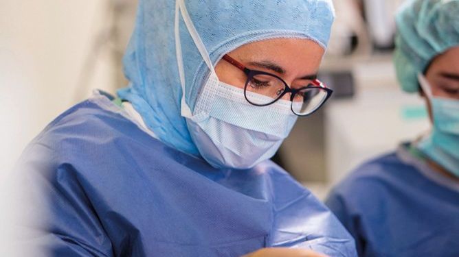 Muslimische Assistenzärztin engagiert sich 