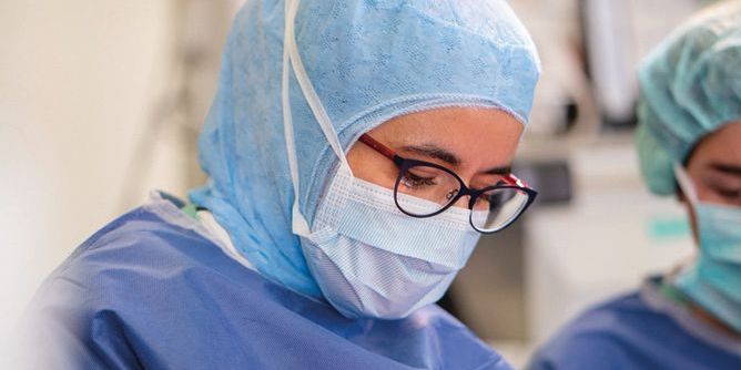 Muslimische Assistenzärztin engagiert sich 