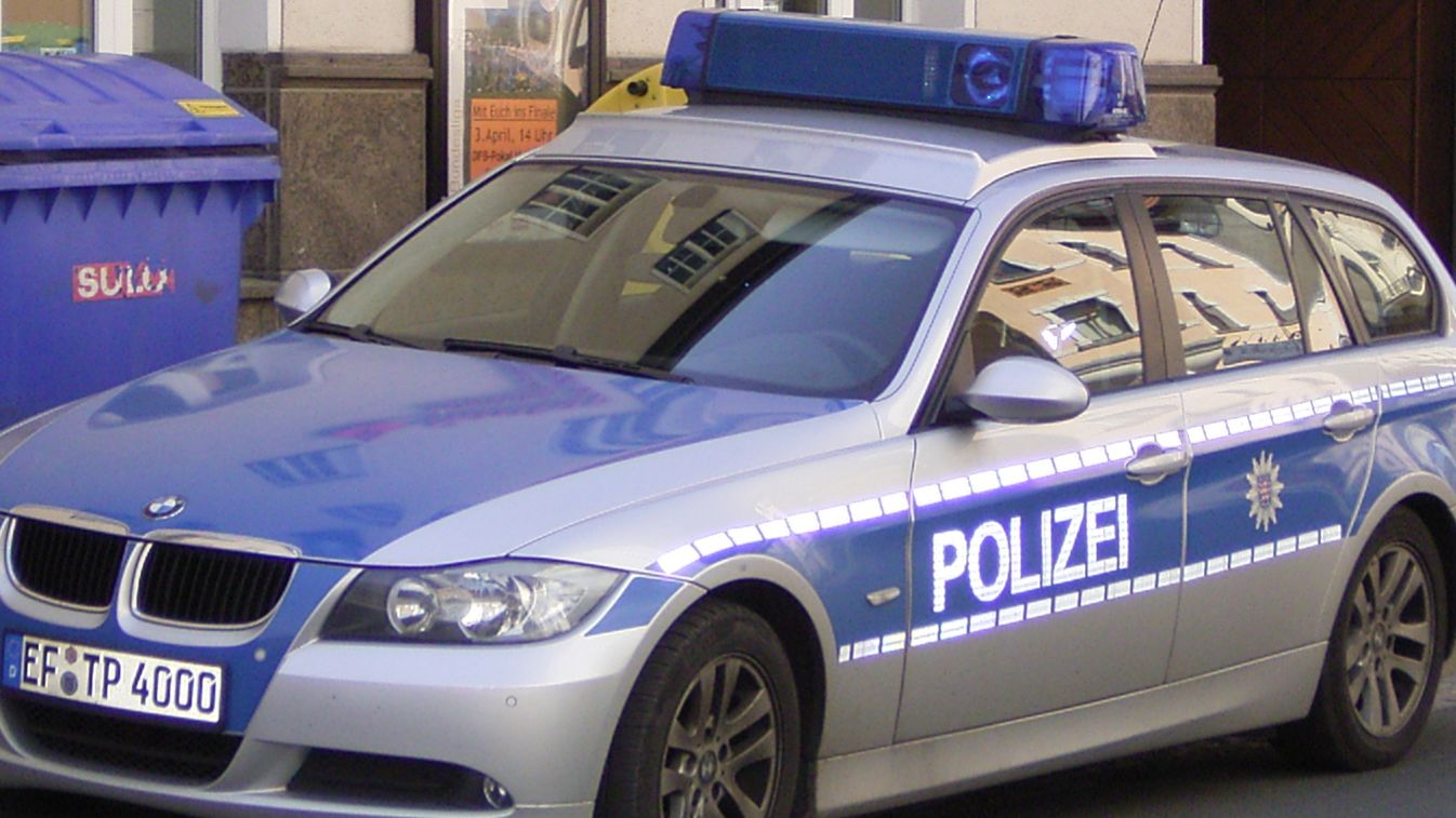 Dach durch Pkw abgetrennt 