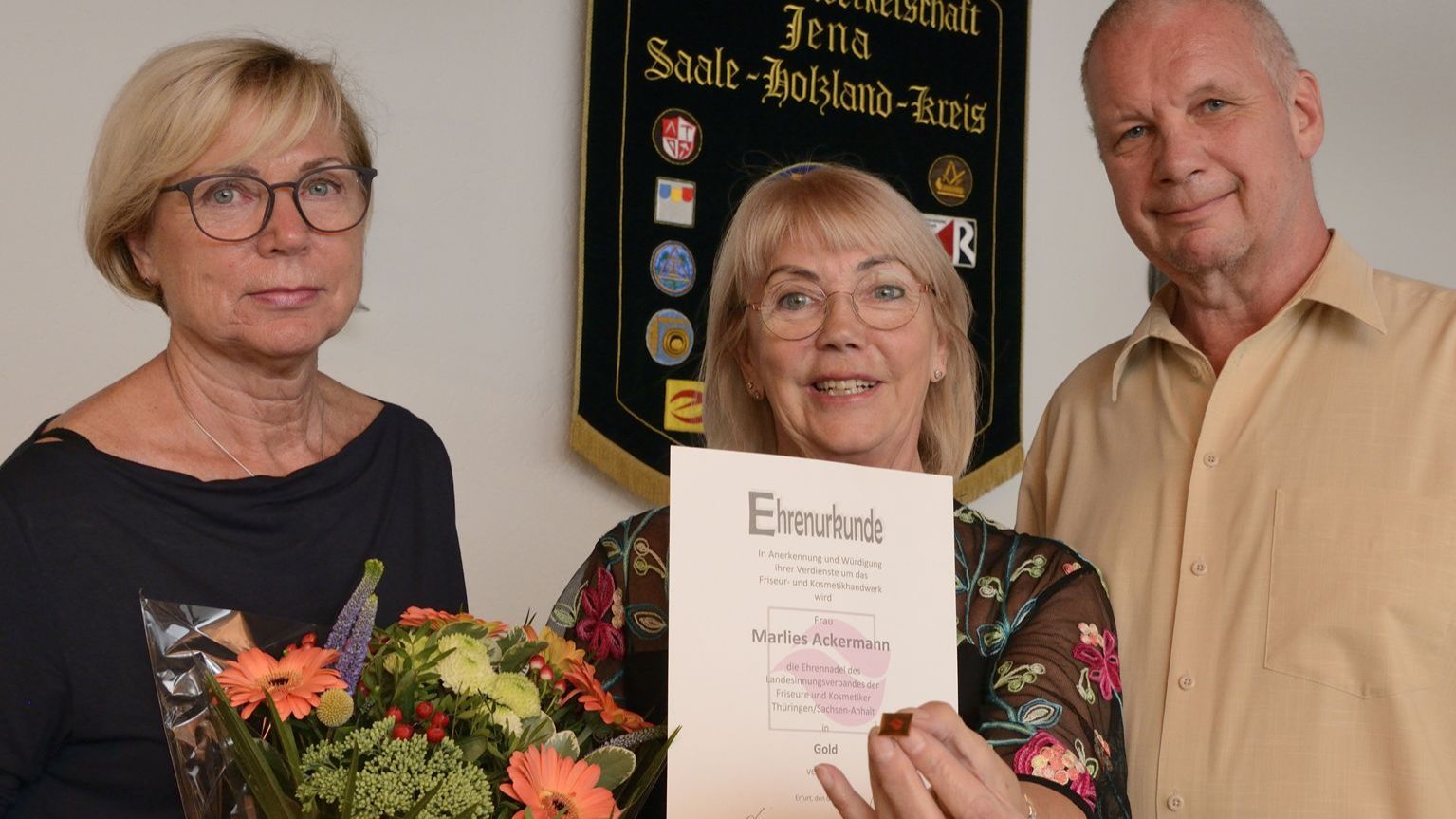 Goldene Ehrennadel für Jenaer Kosmetikerin