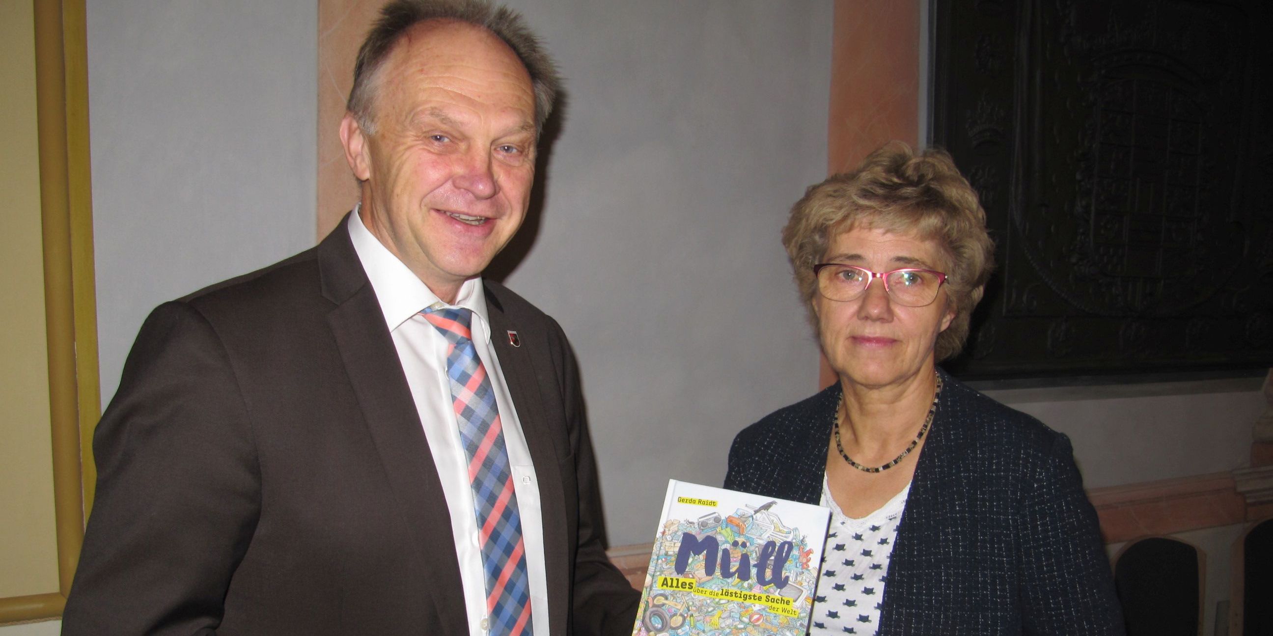 Kindgerechtes Buch zum Thema Abfall 