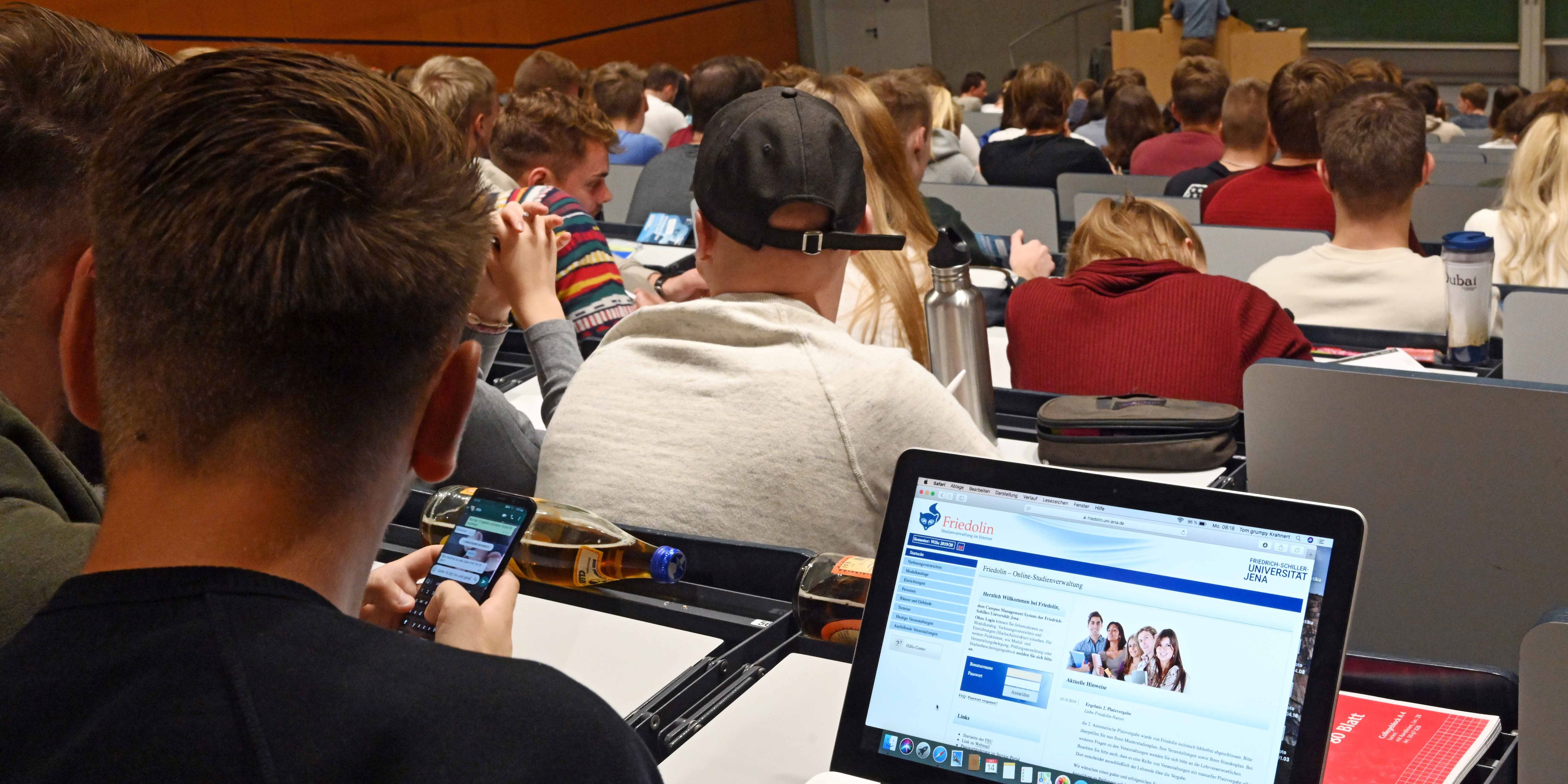 Fast 18 000 Uni-Studenten im Wintersemester 