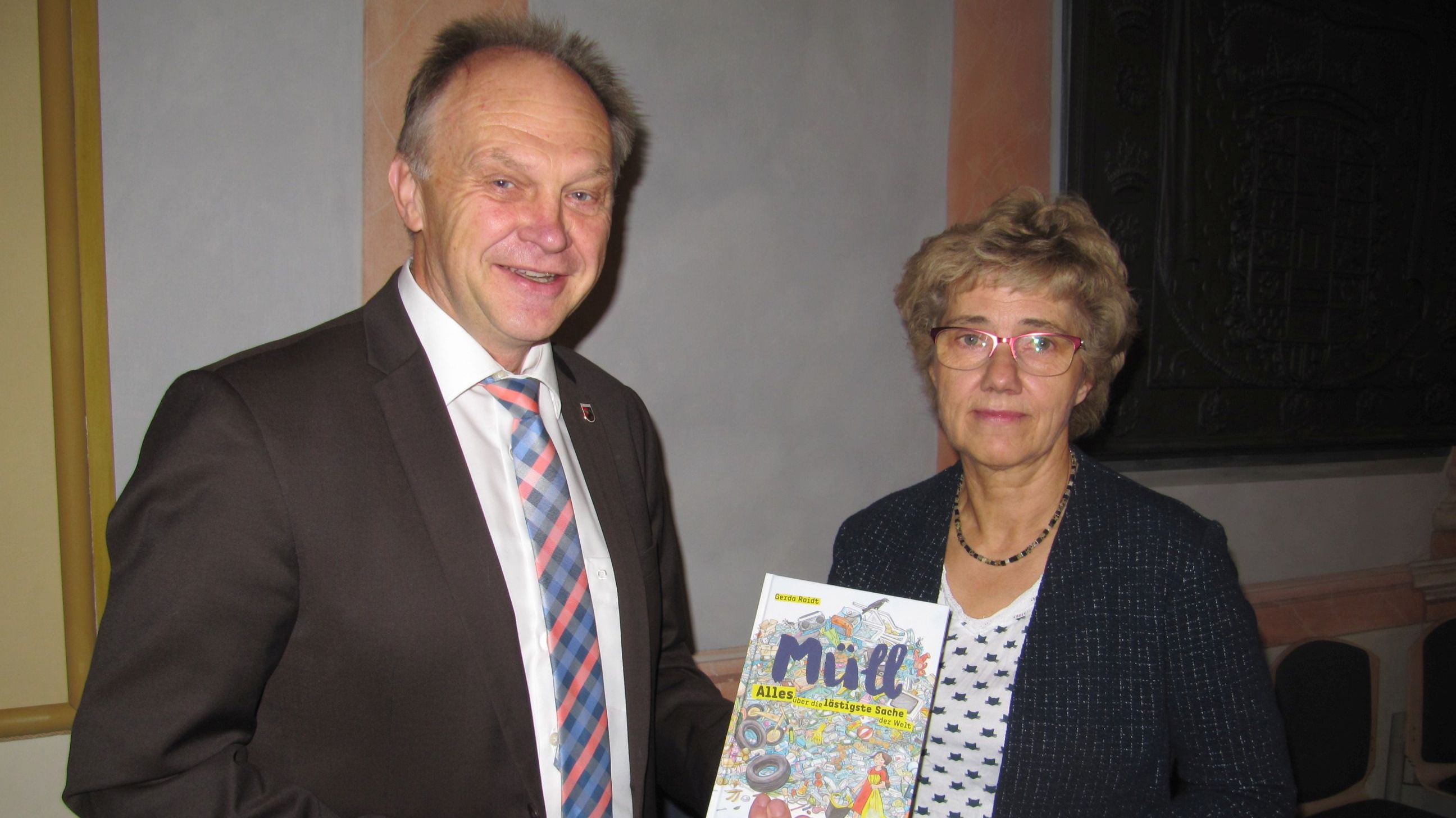 Kindgerechtes Buch zum Thema Abfall 