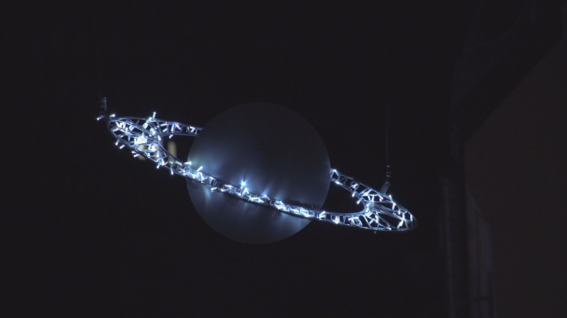 Es werde Licht: In der Saalstraße gibt es ein neues Konzept für die Weihnachtsbeleuchtung