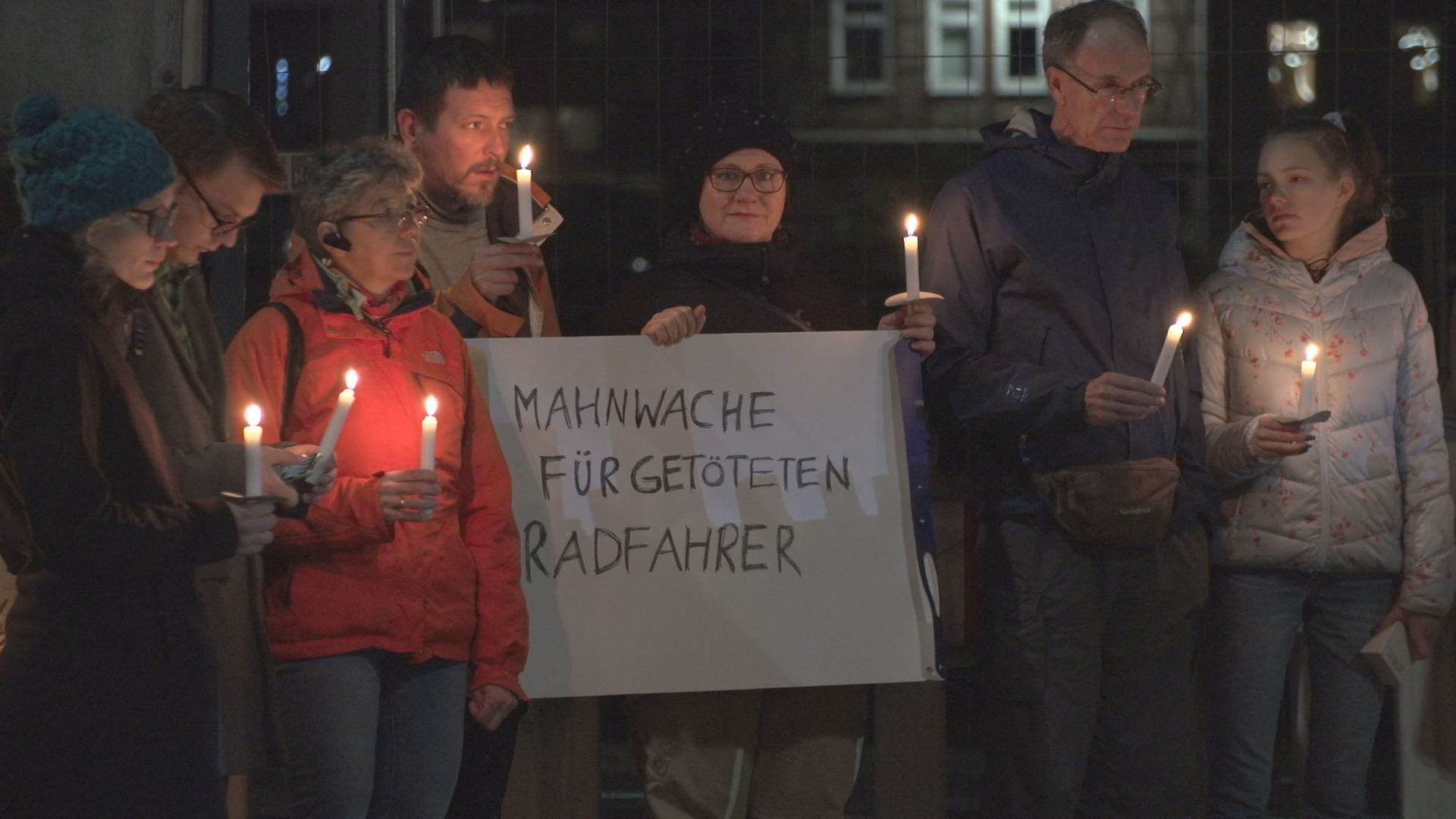 Mahnwache: Am Lutherplatz wurde des am Montag getöteten Radfahrers gedacht