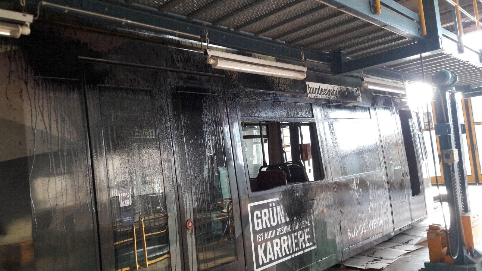 Straßenbahn beschädigt