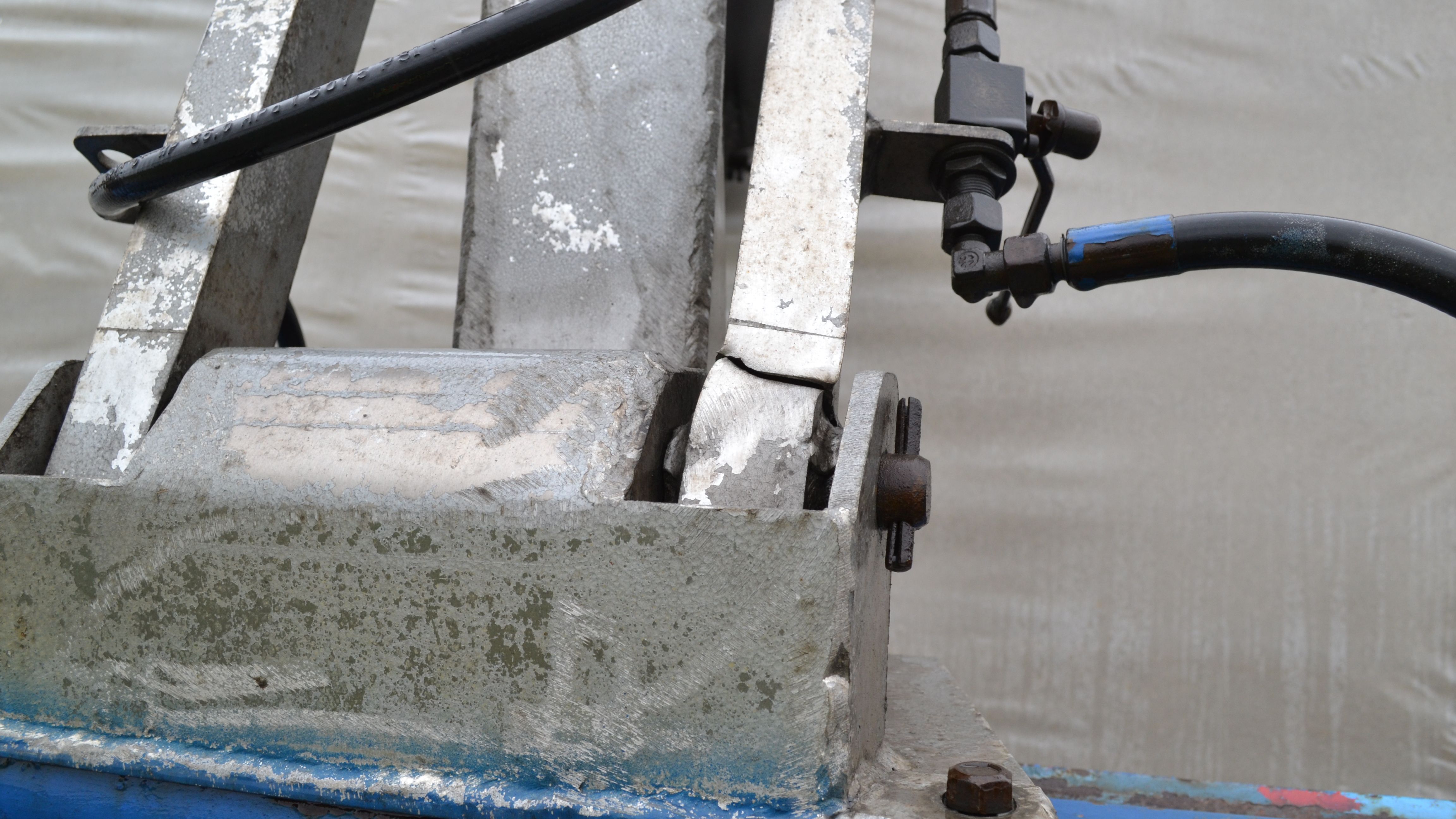 Lkw wegen technischen Mängeln aus dem Verkehr gezogen 