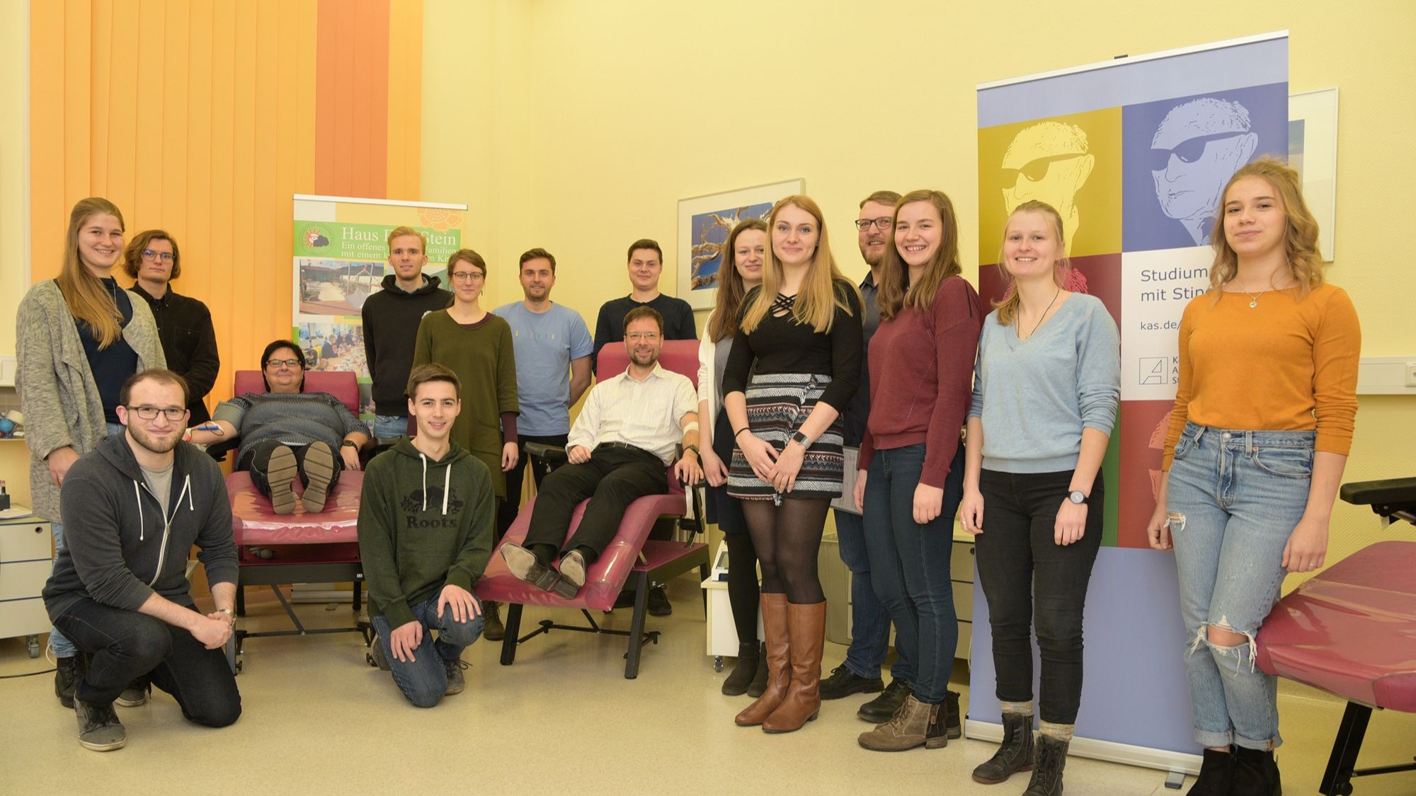 Jenas Oberbürgermeister und Stipendiaten spenden Blut 