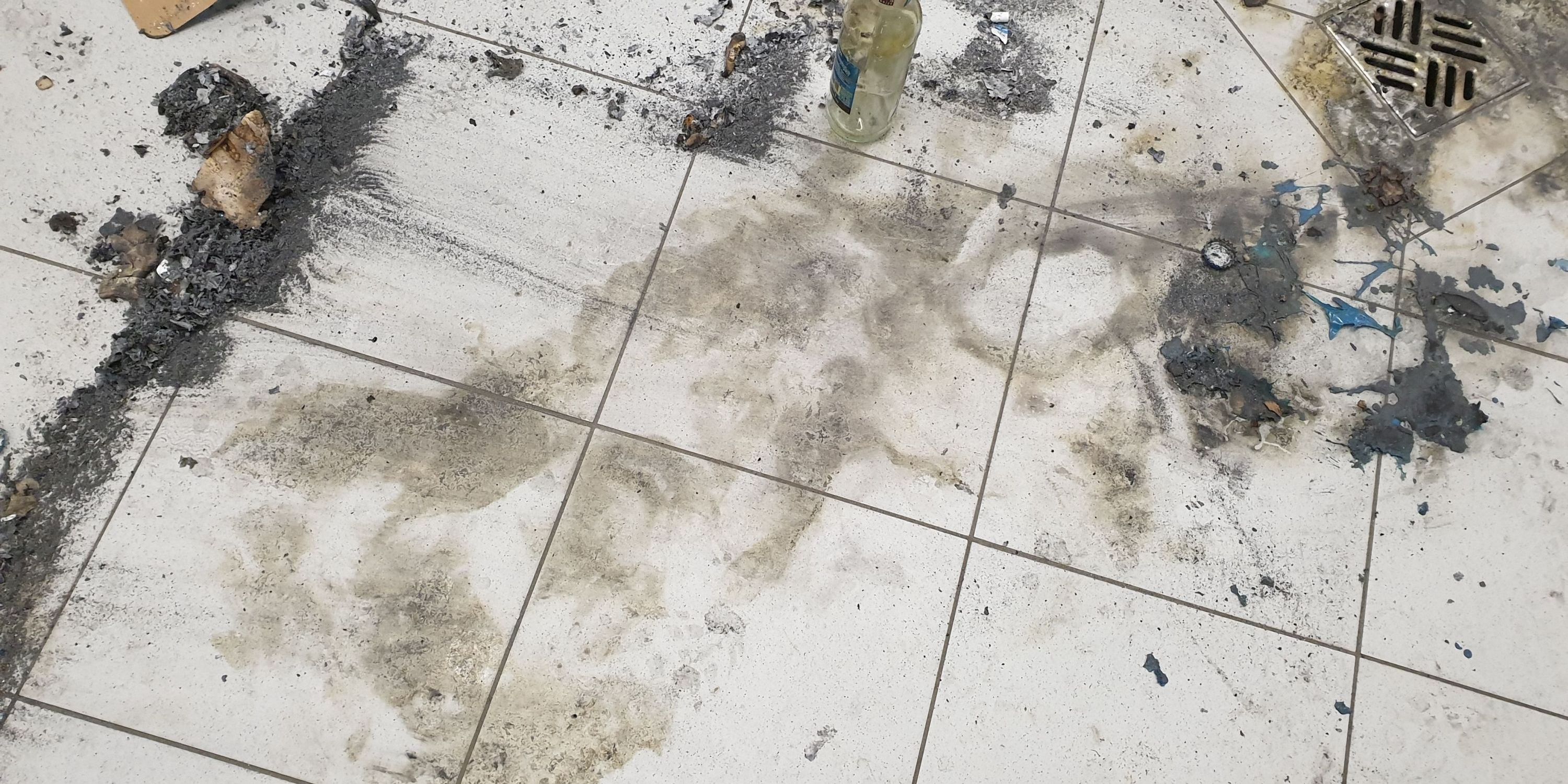 Toilette im Paradies geschlossen