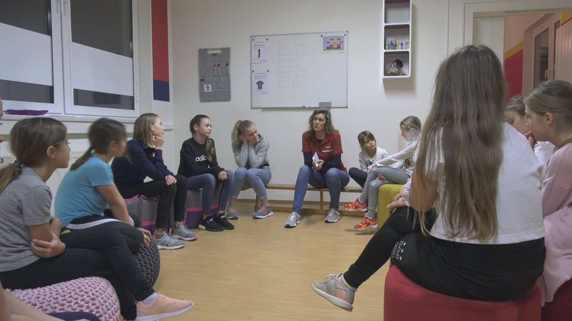 Handlungsbedarf: Das neue „Powerful Mind Trainingszentrum“ hilft Frauen und Mädchen bei der Selbstverteidigung