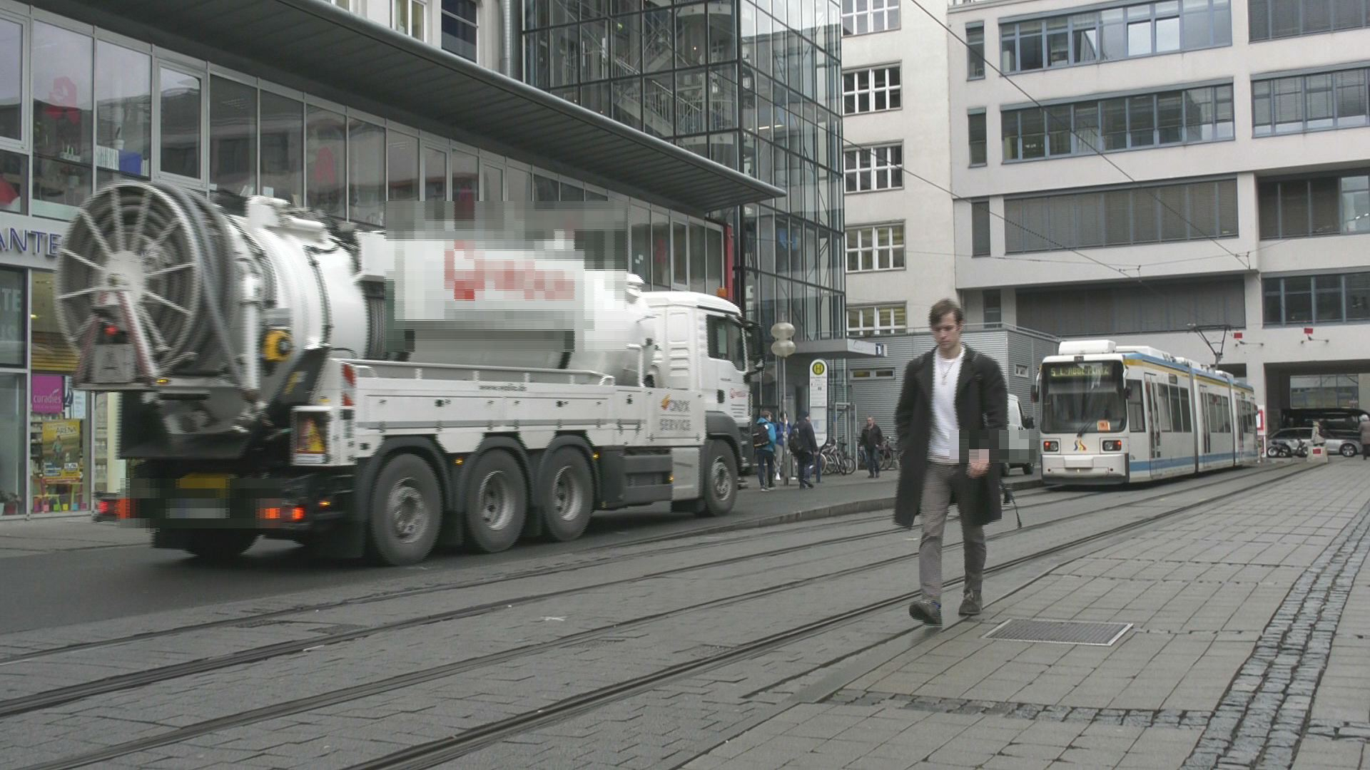 Neue Regelungen: Der Ernst-Abbe-Platz soll nur noch zu bestimmten Zeiten befahren werden